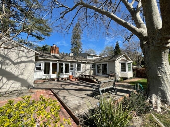 Building Photo - Lafayette home, great location!