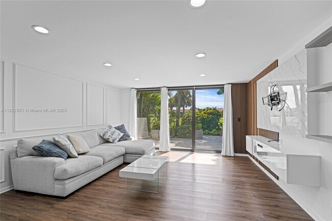 Building Photo - 4469 Luxemburg Ct