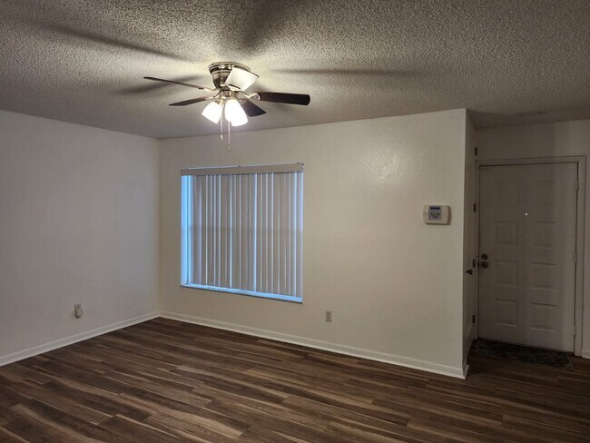 Building Photo - 14532 Knoll Ridge Dr
