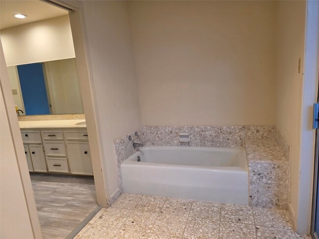 Building Photo - 406 Fox Briar Ln