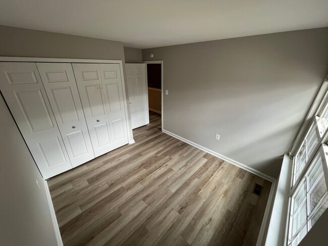 Building Photo - 5102 Spring Branch Blvd