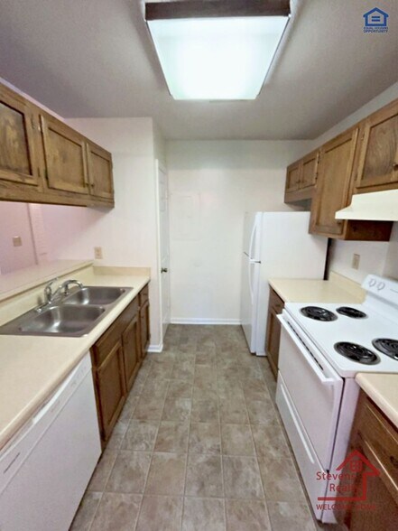 Building Photo - 409 Oriole Dr