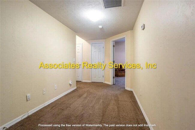 Building Photo - GREAT LOCATION-  3 Bedroom- LOOK!