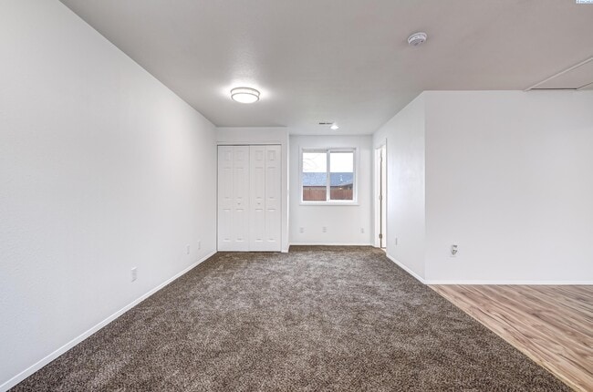 Building Photo - Nice Home, Yard care Included