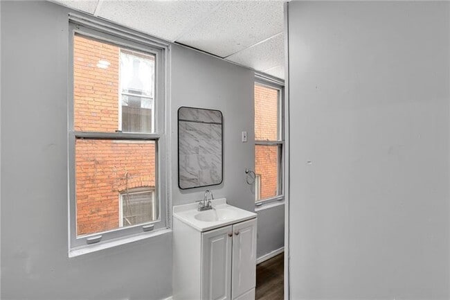 Building Photo - 3246 Richardson Ave