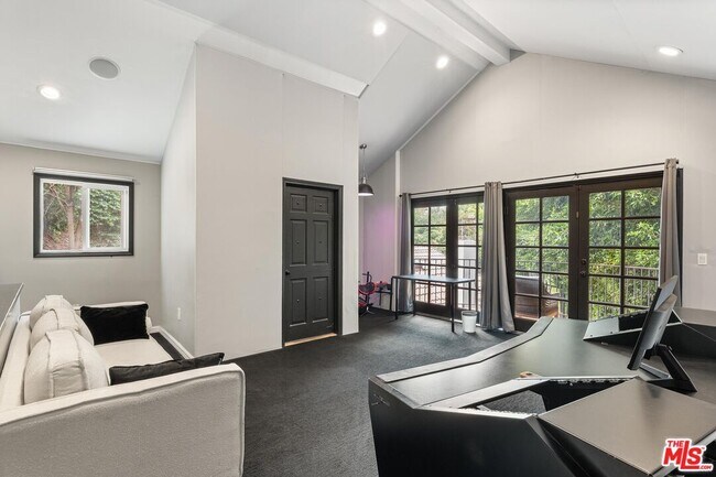 Building Photo - 4145 Sunswept Dr