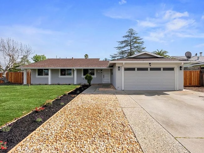 Building Photo - 2426 Regent Rd