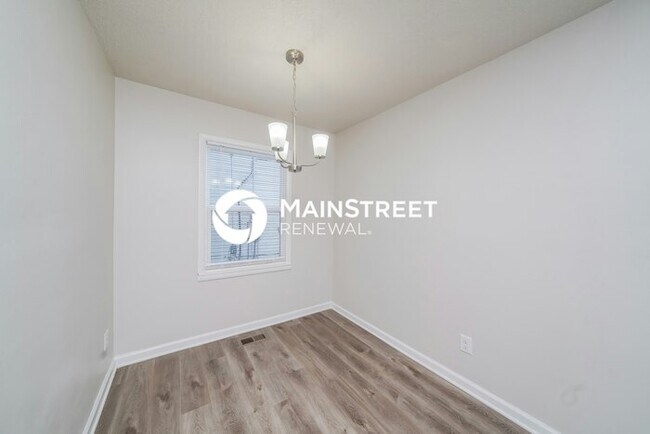Building Photo - 4 Bedroom Pet-Friendly Home in Louisville, KY with Main Street Renewal