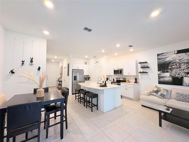 Building Photo - 5020 Revolutionary Wy