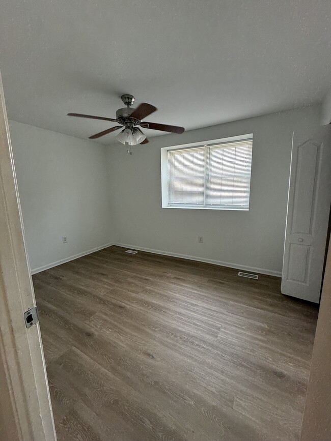 Building Photo - 6407 Continental Dr