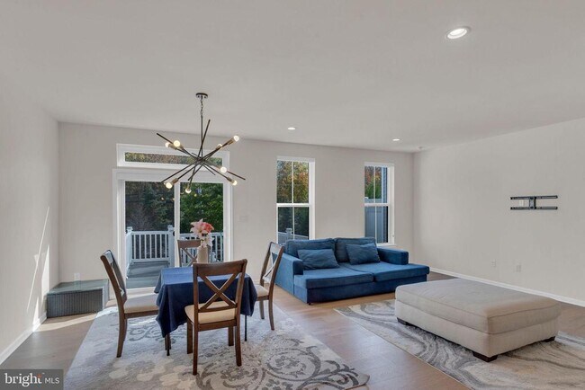 Building Photo - 29 Beachwood Dr