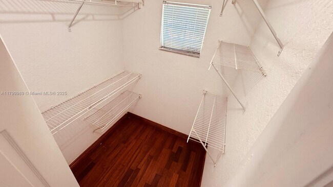 Building Photo - 2516 Centergate Dr