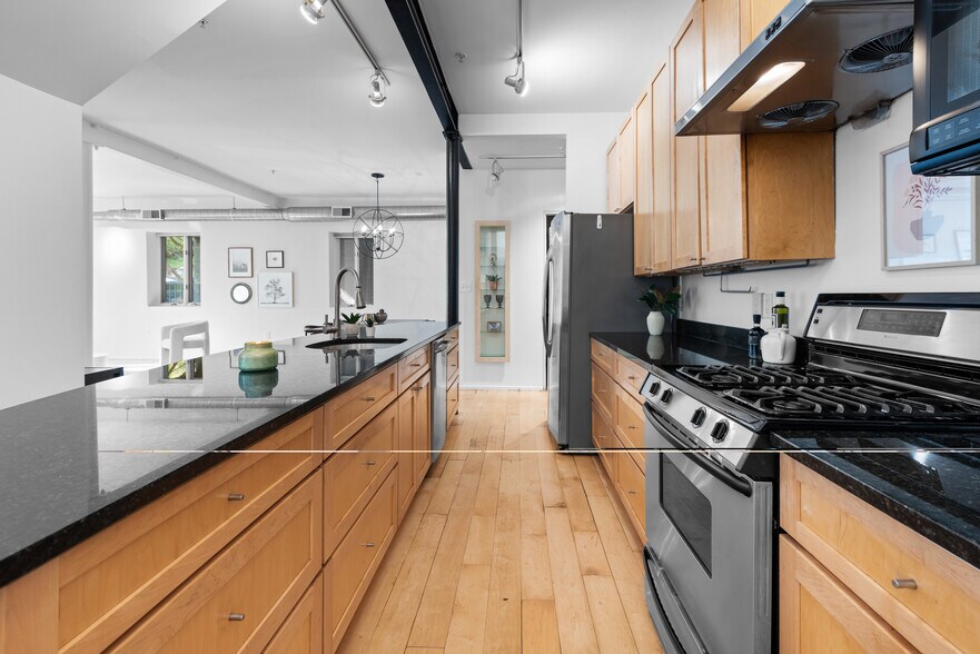 Building Photo - 2307 15th St NW