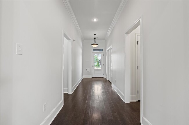 Building Photo - 121 Hilltop Ridge Dr