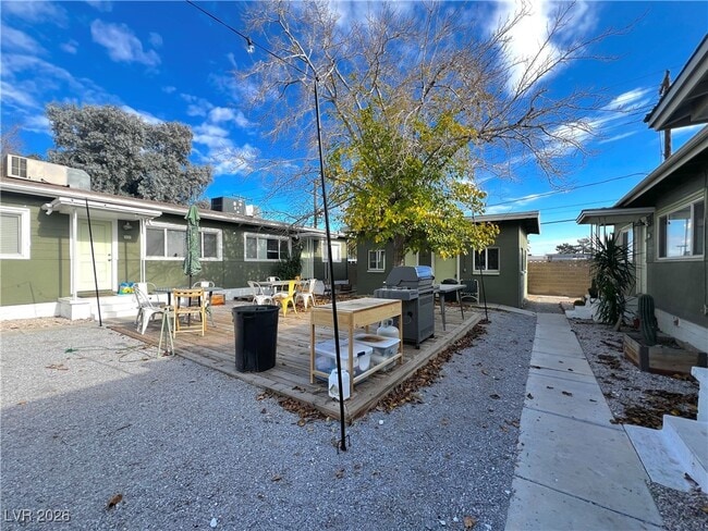 Building Photo - 225 S 10th St