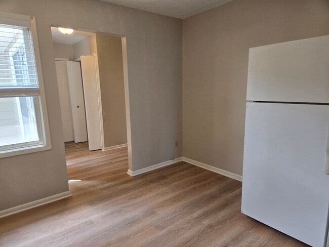 Building Photo - 1244 Colonial Dr