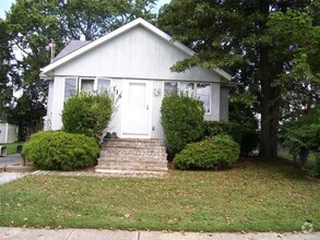 Building Photo - 116 E Belleterre Ave