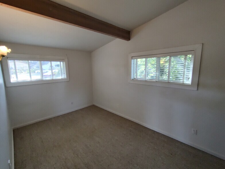 Building Photo - 1112 SE Cotter Pl