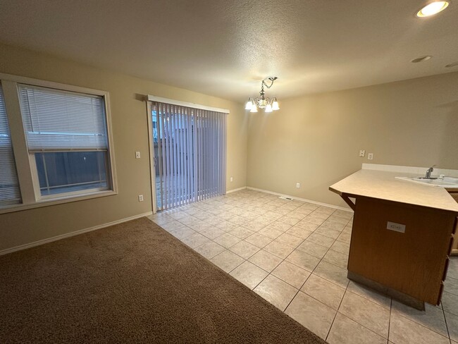 Building Photo - MOVE IN SPECIAL!! 2 Bedroom, 2.5 bath town...