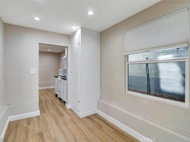 Building Photo - 985 1/2 Dexter Street Unit