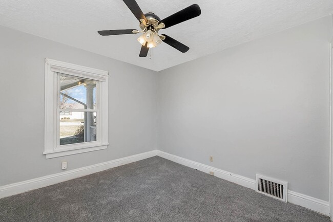 Building Photo - 1127 Cecelia Ave