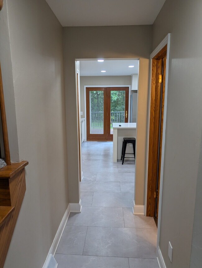 Building Photo - Spacious 4 bedroom 3 bathroom family home in Neenah