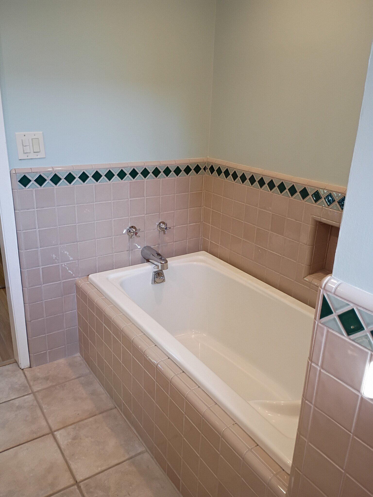 Primary bathroom - 1519 Altamont Ave
