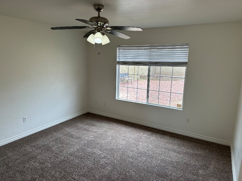 Building Photo - 2213 W Riviera Dr