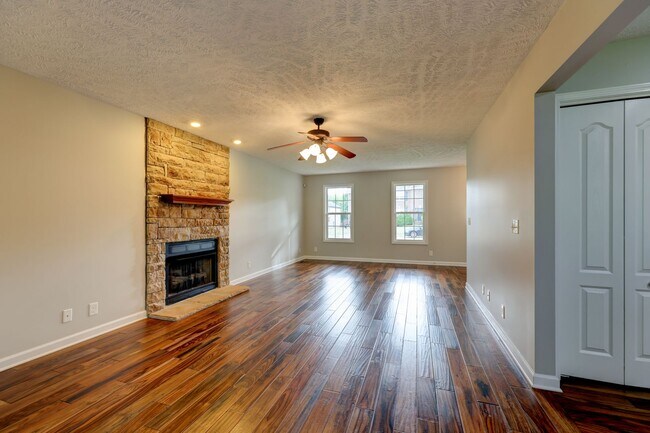 Building Photo - 791 Colin Ct