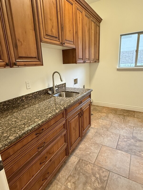 Building Photo - 14328 S Log Home Ln