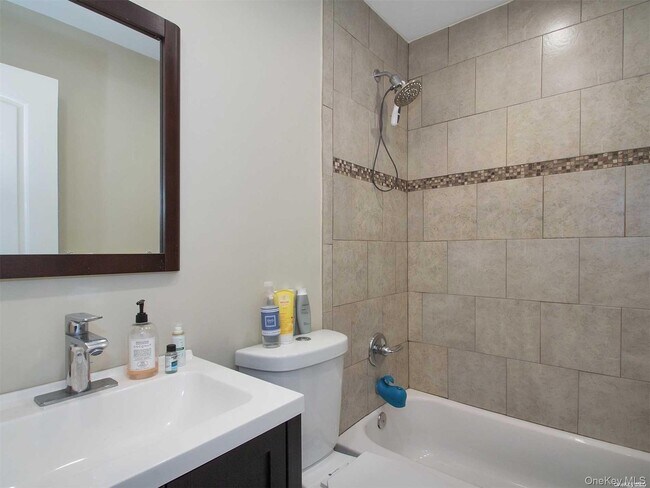 Building Photo - 11 Pratt St