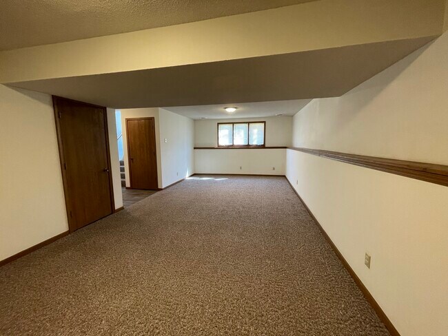 Building Photo - 1013 Kings Rd