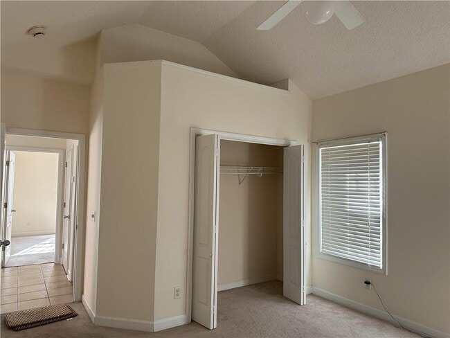 Building Photo - 405 Cobble Stone Way