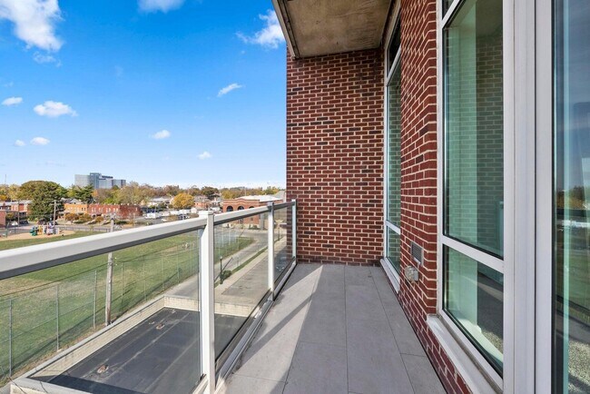 Building Photo - 1145 N High St