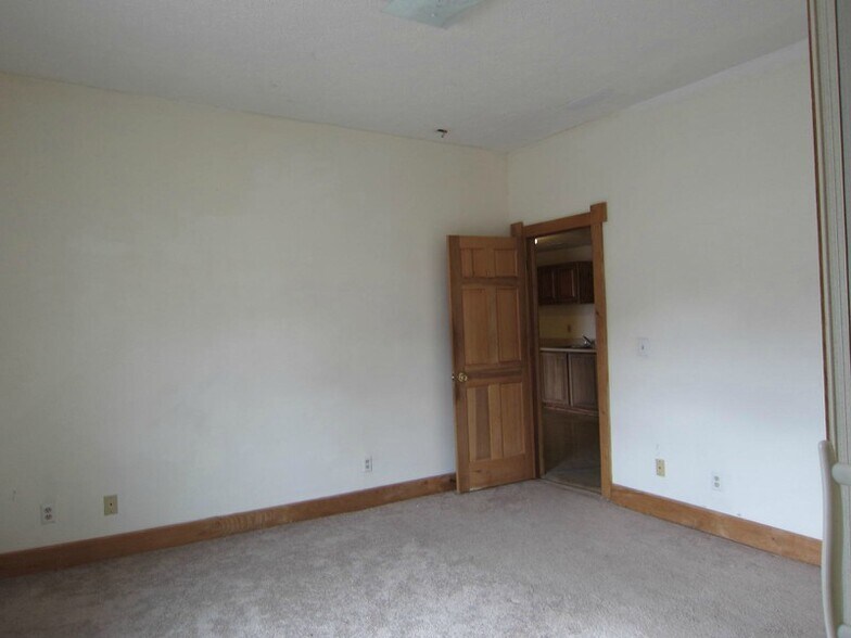 another view of large bedroom - 1728 I St