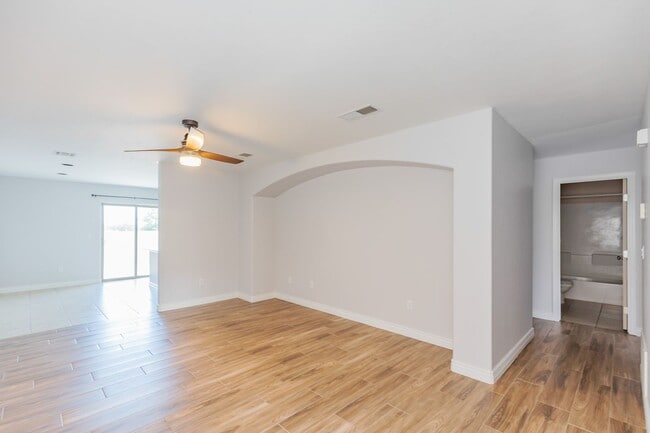 Building Photo - Beautiful 3 Bedroom/2 Bath Home