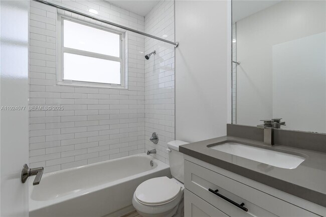 Building Photo - 15130 SW 49th Ct