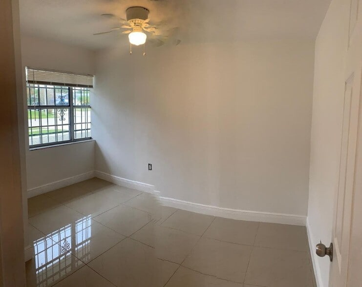 Building Photo - 456 Betsy Ross Terrace