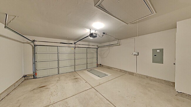 Building Photo - Spectacular 3 Bedroom 2 Bathroom Home in P...