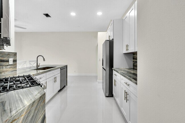 Building Photo - 36 Monterey Pointe Dr