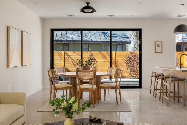 Building Photo - 3412 Gonzales St