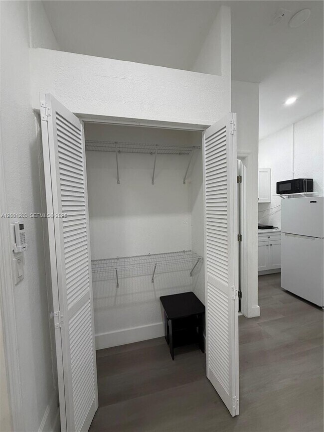 Building Photo - 2442 NE 3rd Ct