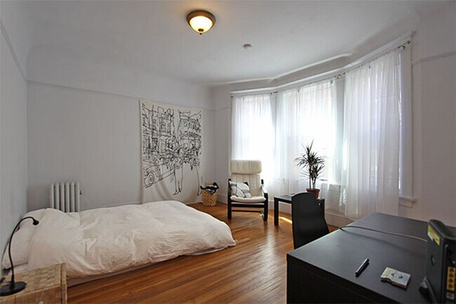 Building Photo - Spacious & Bright Studio, Classic SF Style, Fantastic Nob Hil Location (1219 Taylor Street #32)