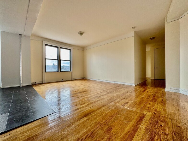 Building Photo - 500 W 140th St