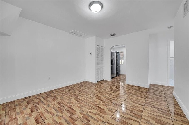 Building Photo - 1646 NE 150th St