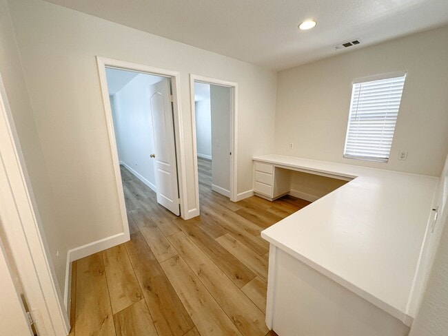 Building Photo - COMING SOON!  Sienna Ridge 3 Bedroom Home for Rent in Canyon Country!