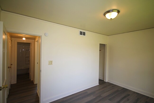 Building Photo - 3257