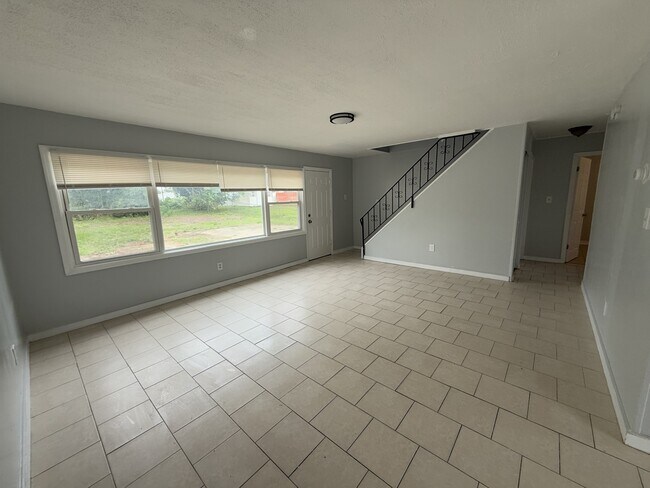 Building Photo - 7 Sherwood Ln