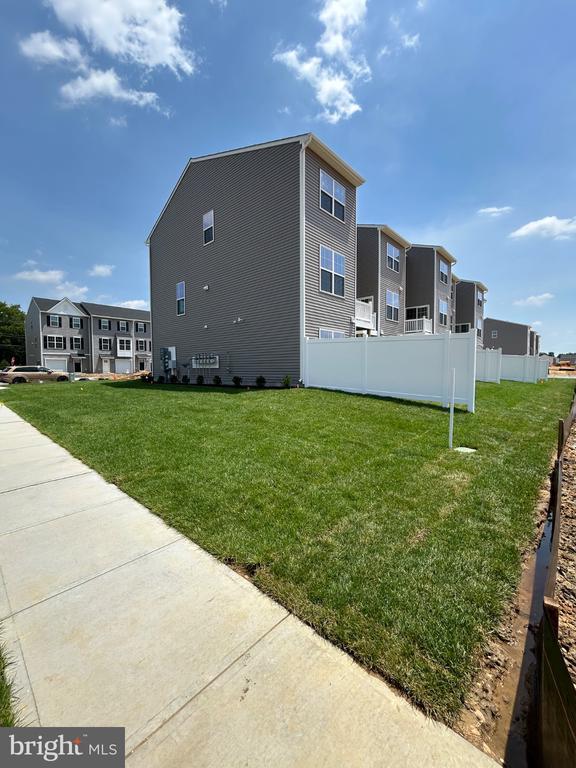 Building Photo - 28 Barnes Wy