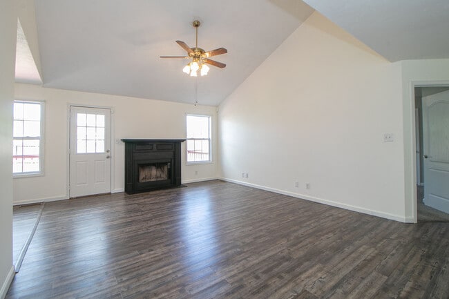 Building Photo - 1325 Meredith Way